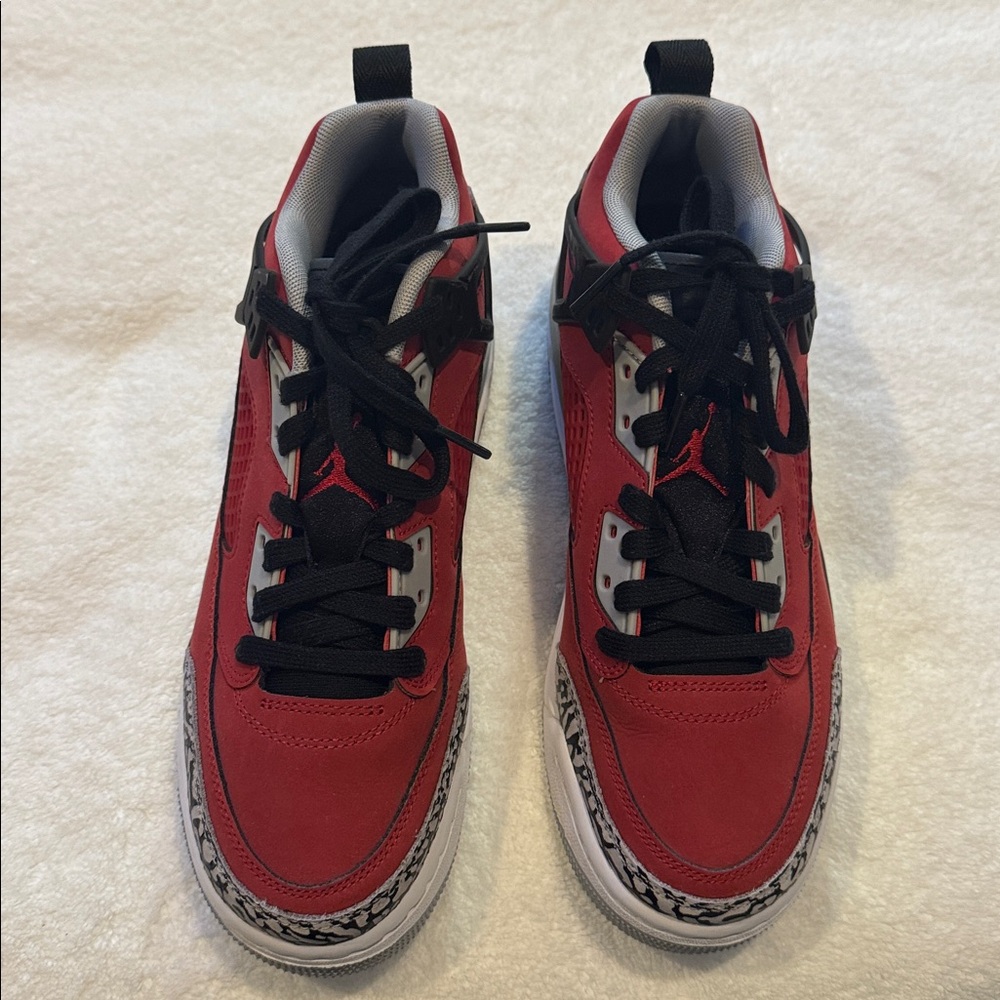 Jordan boys size 7 Red and Black Sneakers with Patterned‎ Trim - Picture 2 of 6